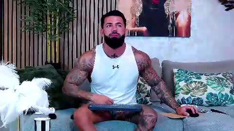 Snapshot of masterkingofmuscle chatting on June 17, 2026, 8:28 am masterkingofmuscle online show from June 17, 2026, 8:28 am