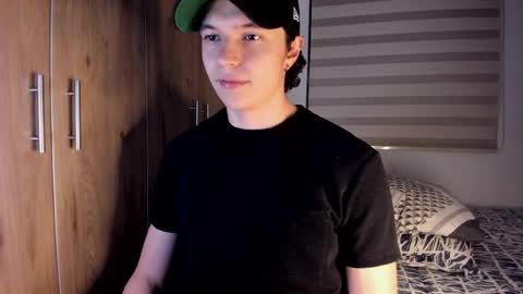 mastrangelo_x online show from April 5, 2026, 1:36 am