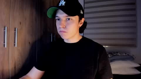 mastrangelo_x online show from April 17, 2026, 1:41 am