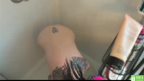 Snapshot of matchingtracksuits chatting on March 4, 2025, 2:42 pm Jer and Kel online show from March 4, 2025, 2:42 pm