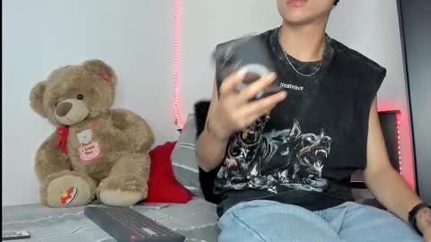 mateo_escobar online show from November 8, 2025, 7:08 am