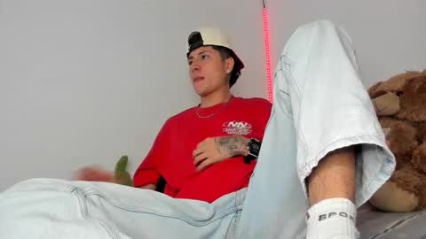 mateo_escobar online show from November 12, 2025, 2:01 am