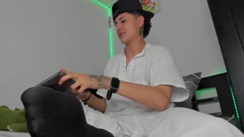 mateo_escobar online show from November 22, 2025, 2:10 am