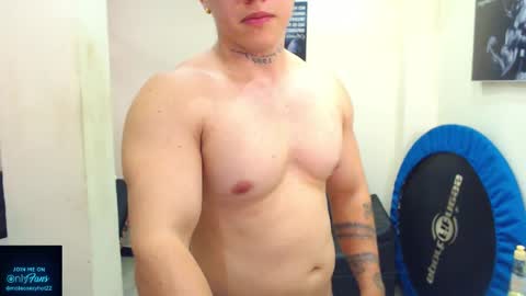Snapshot of mateosexyhot22 chatting on May 26, 2026, 10:06 pm Mateo online show from May 26, 2026, 10:06 pm