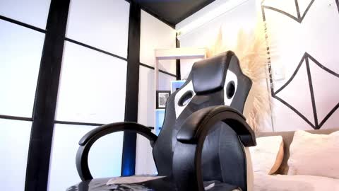 MathewSanz  online show from April 8, 2026, 12:05 pm