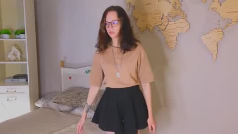 mathildesephton online show from October 23, 2025, 11:42 am