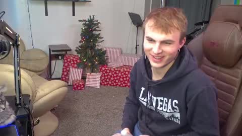 Snapshot of mattcashxxx chatting on December 15, 2024, 5:10 pm Matt Cash online show from December 15, 2024, 5:10 pm