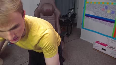 Snapshot of mattcashxxx chatting on December 18, 2024, 2:10 am Matt Cash online show from December 18, 2024, 2:10 am