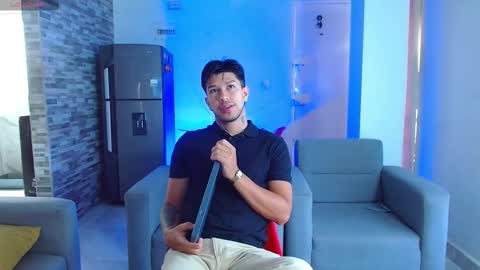 matteo_leto online show from September 16, 2025, 1:23 pm