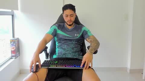 Snapshot of mattia_dupont chatting on February 11, 2026, 10:15 pm Mattias online show from February 11, 2026, 10:15 pm