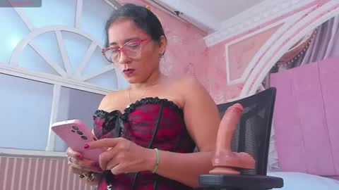 Snapshot of mature_bigass__ chatting on November 25, 2025, 2:17 pm Maria online show from November 25, 2025, 2:17 pm