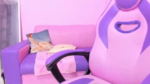 call me mommy online show from September 13, 2025, 4:07 pm