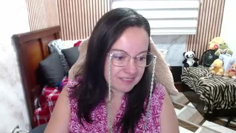 Snapshot of mature_wolf chatting on April 18, 2026, 9:59 pm Sonia online show from April 18, 2026, 9:59 pm