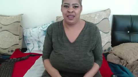 Snapshot of maturedbootyqueen chatting on April 16, 2026, 9:43 am QUEEN online show from April 16, 2026, 9:43 am