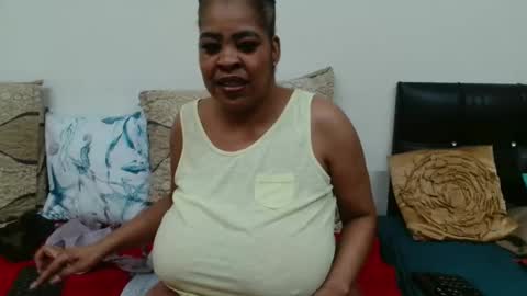 Snapshot of maturedbootyqueen chatting on April 20, 2026, 7:37 pm QUEEN online show from April 20, 2026, 7:37 pm