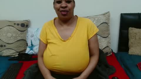 Snapshot of maturedbootyqueen chatting on April 30, 2026, 9:59 am QUEEN online show from April 30, 2026, 9:59 am