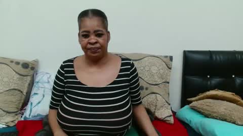 Snapshot of maturedbootyqueen chatting on May 3, 2026, 1:17 pm QUEEN online show from May 3, 2026, 1:17 pm