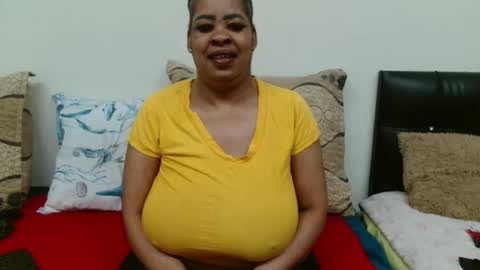 Snapshot of maturedbootyqueen chatting on May 5, 2026, 11:18 am QUEEN online show from May 5, 2026, 11:18 am