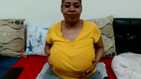 Snapshot of maturedbootyqueen chatting on May 12, 2026, 12:02 pm QUEEN online show from May 12, 2026, 12:02 pm