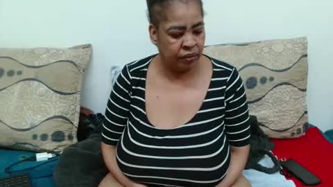 Snapshot of maturedbootyqueen chatting on May 25, 2026, 9:32 pm QUEEN online show from May 25, 2026, 9:32 pm