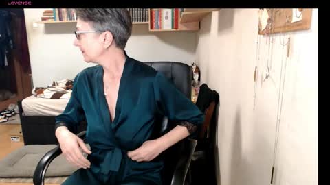 Snapshot of maturekate chatting on October 4, 2025, 7:17 am maturekate online show from October 4, 2025, 7:17 am