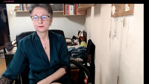Snapshot of maturekate chatting on October 15, 2025, 6:35 am maturekate online show from October 15, 2025, 6:35 am