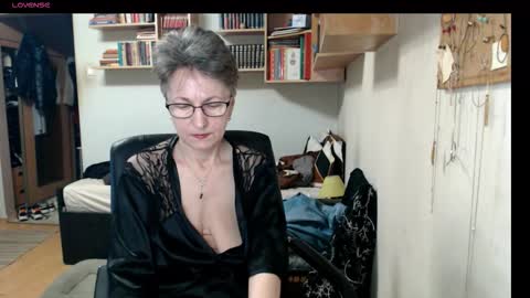Snapshot of maturekate chatting on October 18, 2025, 5:32 am maturekate online show from October 18, 2025, 5:32 am