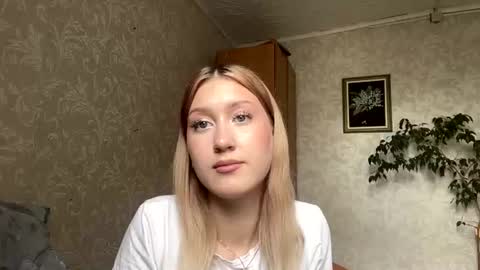 Snapshot of maudiesikes chatting on July 14, 2026, 10:21 am Mia online show from July 14, 2026, 10:21 am