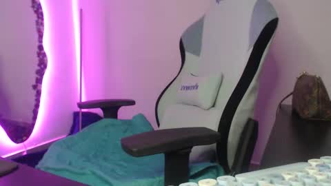 Mau and Lauren online show from March 10, 2026, 1:10 am