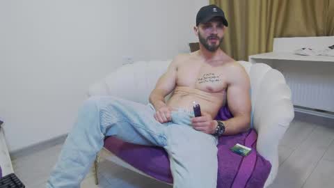 Snapshot of mauro_real_man chatting on April 23, 2026, 5:48 pm mauro_real_man online show from April 23, 2026, 5:48 pm