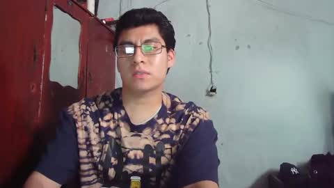 Snapshot of maurodirty chatting on December 20, 2024, 8:12 pm Mauro online show from December 20, 2024, 8:12 pm