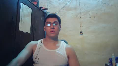 Snapshot of maurodirty chatting on March 9, 2025, 7:01 am Mauro online show from March 9, 2025, 7:01 am