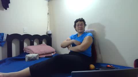 mauroluxandra online show from May 25, 2026, 2:34 pm
