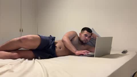 mauroo2025 online show from August 10, 2026, 1:42 am
