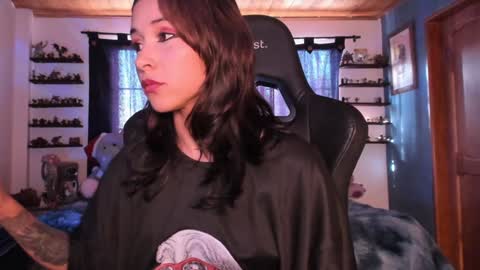 Snapshot of mavis_fuentes chatting on December 8, 2024, 9:19 pm Hilary online show from December 8, 2024, 9:19 pm