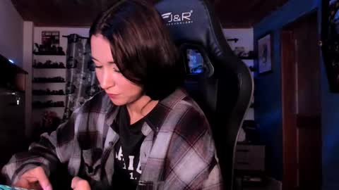 Snapshot of mavis_fuentes chatting on November 18, 2025, 9:41 pm Hilary online show from November 18, 2025, 9:41 pm