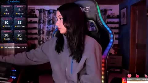 Snapshot of mavis_fuentes chatting on December 2, 2025, 9:43 pm Hilary online show from December 2, 2025, 9:43 pm