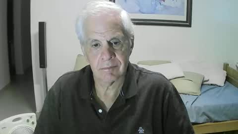 Snapshot of max_2017 chatting on April 1, 2026, 2:01 am max_2017 online show from April 1, 2026, 2:01 am