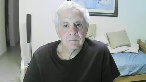 Snapshot of max_2017 chatting on April 6, 2026, 1:47 am max_2017 online show from April 6, 2026, 1:47 am