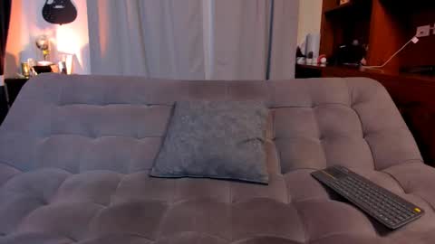 max D. online show from March 4, 2025, 4:38 am