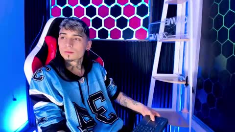 Max online show from April 12, 2026, 3:11 am