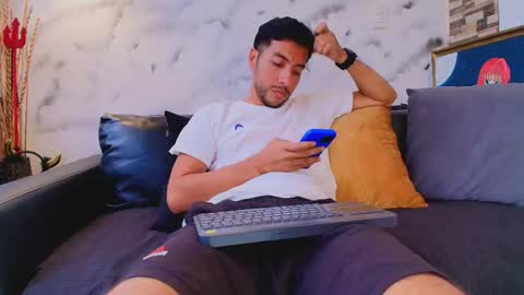 Max Hornye online show from March 17, 2026, 6:44 pm