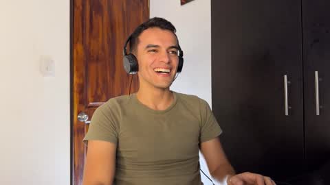 Snapshot of max_lancaster chatting on December 4, 2024, 11:57 pm Max Lancaster online show from December 4, 2024, 11:57 pm