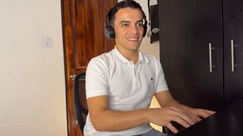 Snapshot of max_lancaster chatting on December 7, 2024, 8:38 pm Max Lancaster online show from December 7, 2024, 8:38 pm