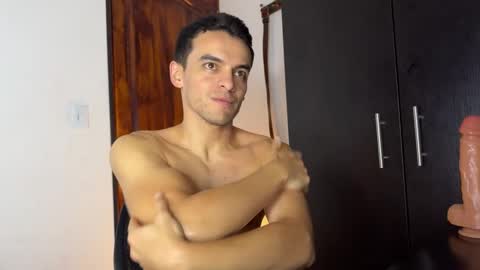 Snapshot of max_lancaster chatting on December 17, 2024, 12:23 am Max Lancaster online show from December 17, 2024, 12:23 am