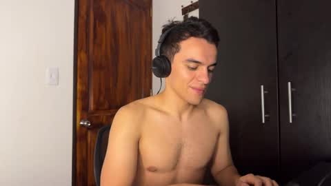 Snapshot of max_lancaster chatting on December 21, 2024, 2:09 am Max Lancaster online show from December 21, 2024, 2:09 am