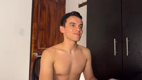 Snapshot of max_lancaster chatting on December 25, 2024, 1:20 am Max Lancaster online show from December 25, 2024, 1:20 am