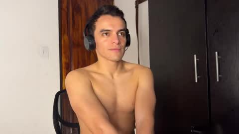 Snapshot of max_lancaster chatting on December 26, 2024, 12:14 am Max Lancaster online show from December 26, 2024, 12:14 am