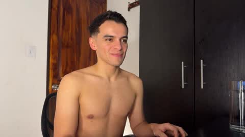 Snapshot of max_lancaster chatting on December 27, 2024, 1:43 am Max Lancaster online show from December 27, 2024, 1:43 am