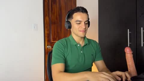 Snapshot of max_lancaster chatting on December 28, 2024, 11:05 pm Max Lancaster online show from December 28, 2024, 11:05 pm